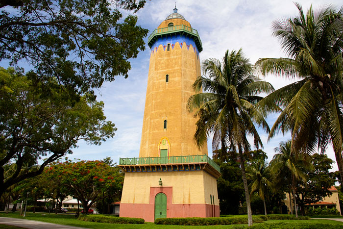 Known as the lighthouse that never saw the ocean, the Alhambra Water Tower was only used for a few years before Coral Gables started buying their water from the city of Miami. Click to read more or pin and save for later!