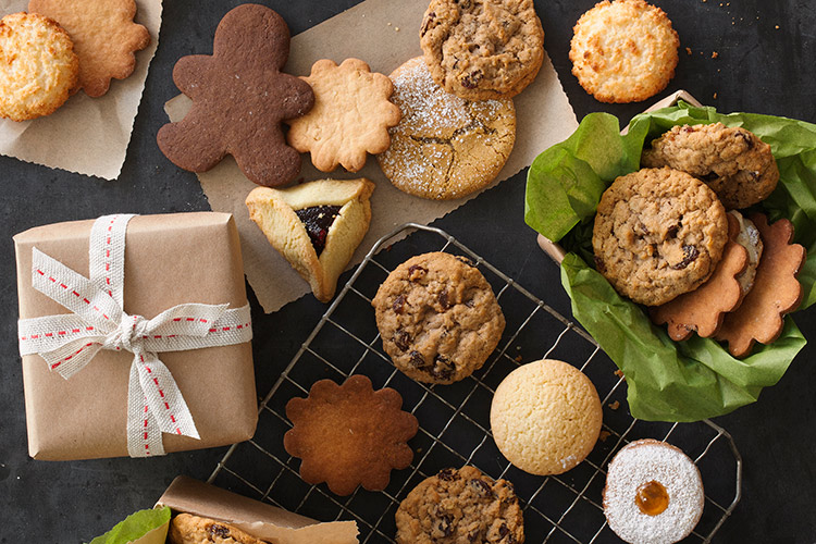 Whole-Foods-Market_Holiday_2015_CookieGifting