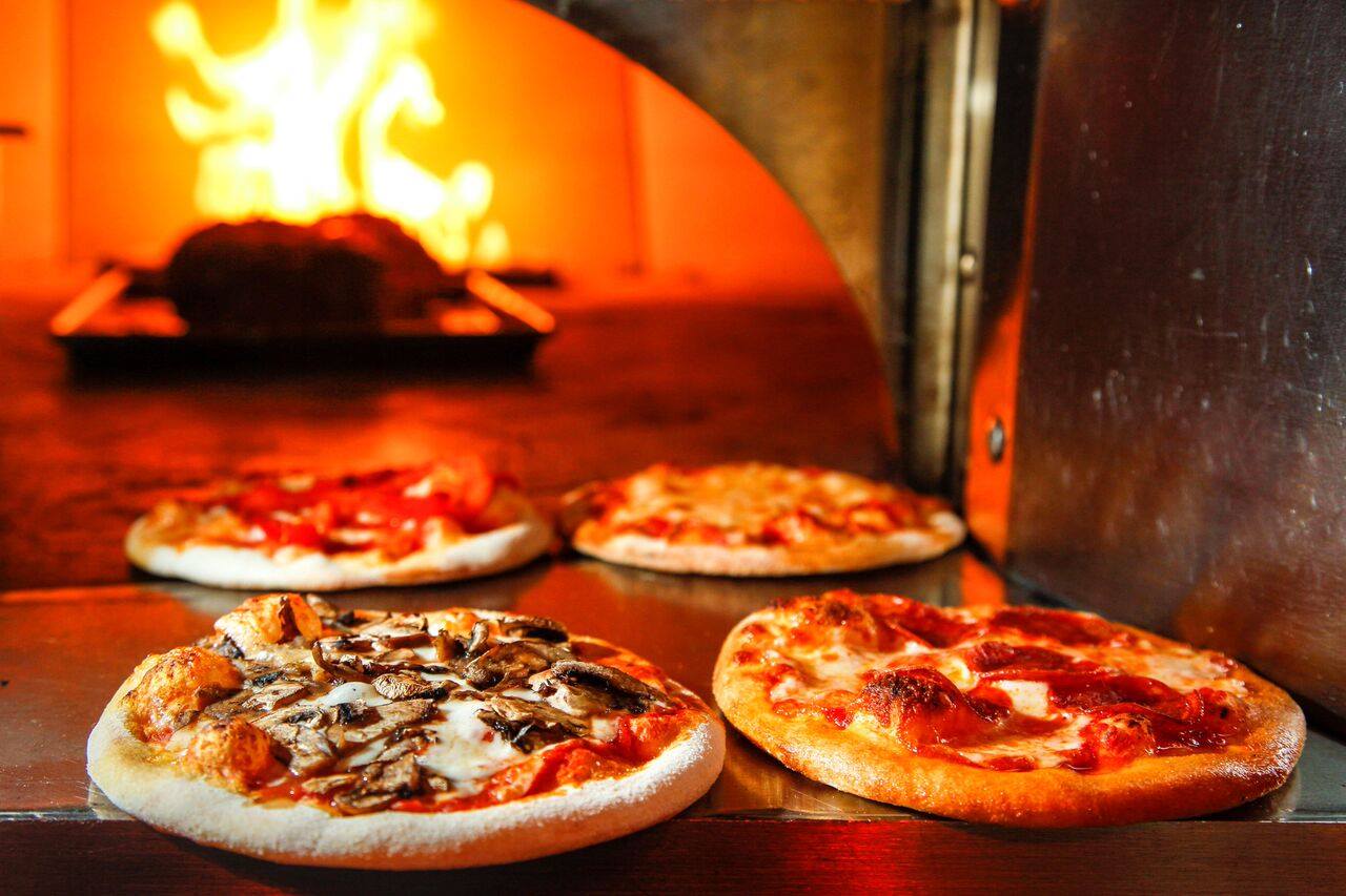 Cibo Winebar Coral Gables Oven Pizzas. Click to read more or pin and save for later! Miami | Coral Gables restaurant