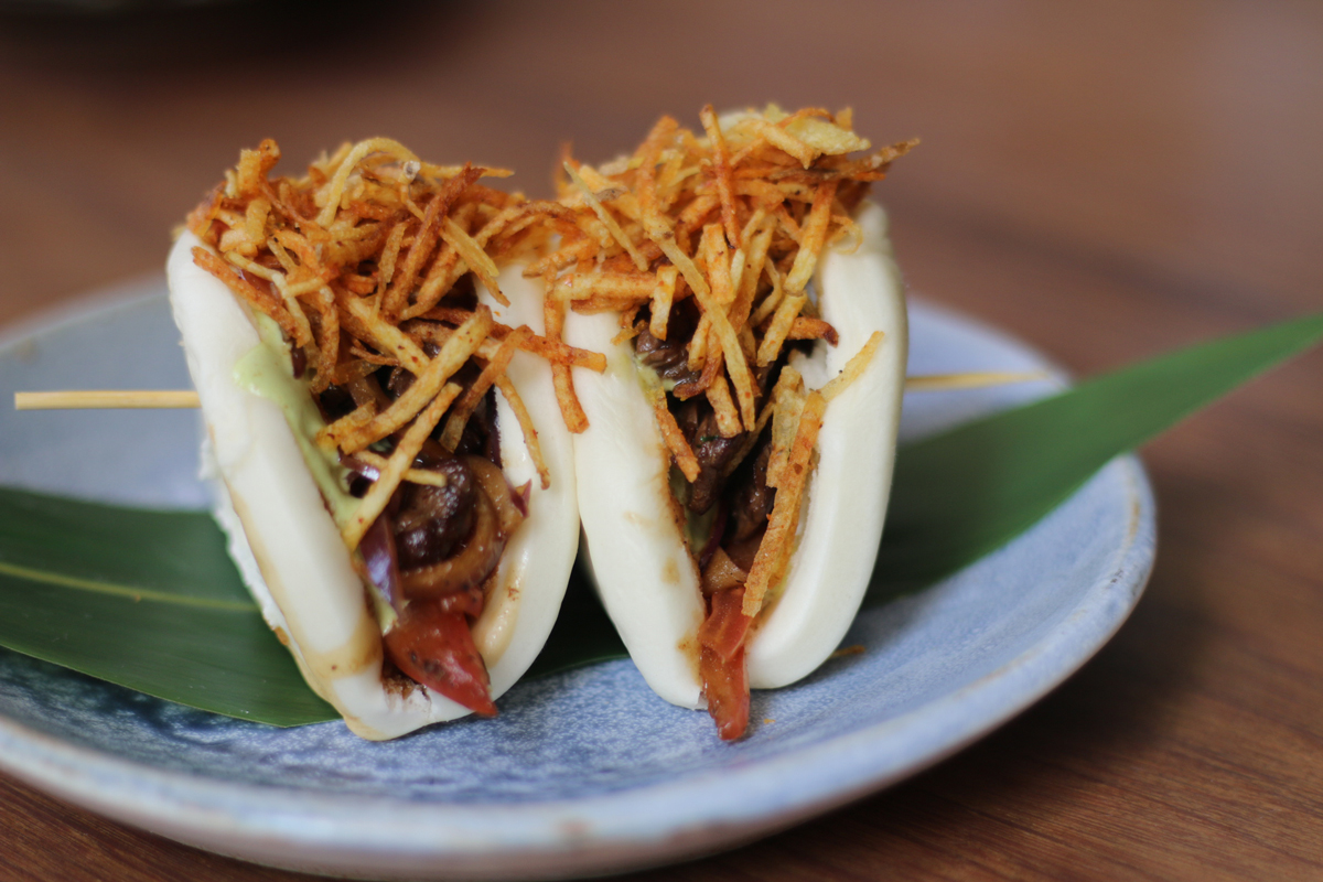 320 Gastrolounge restaurant in Coral Gables, FL. Miami dining lomo saltado bao buns