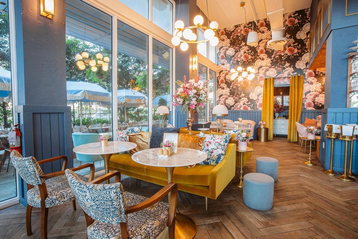 Miami Brunch Hostspot Little Hen in Midtown Miami with Instagrammable location and food indoor seating