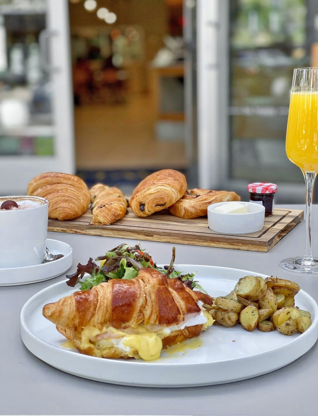 Bruch spot with bottomless mimosa in coral gables miami